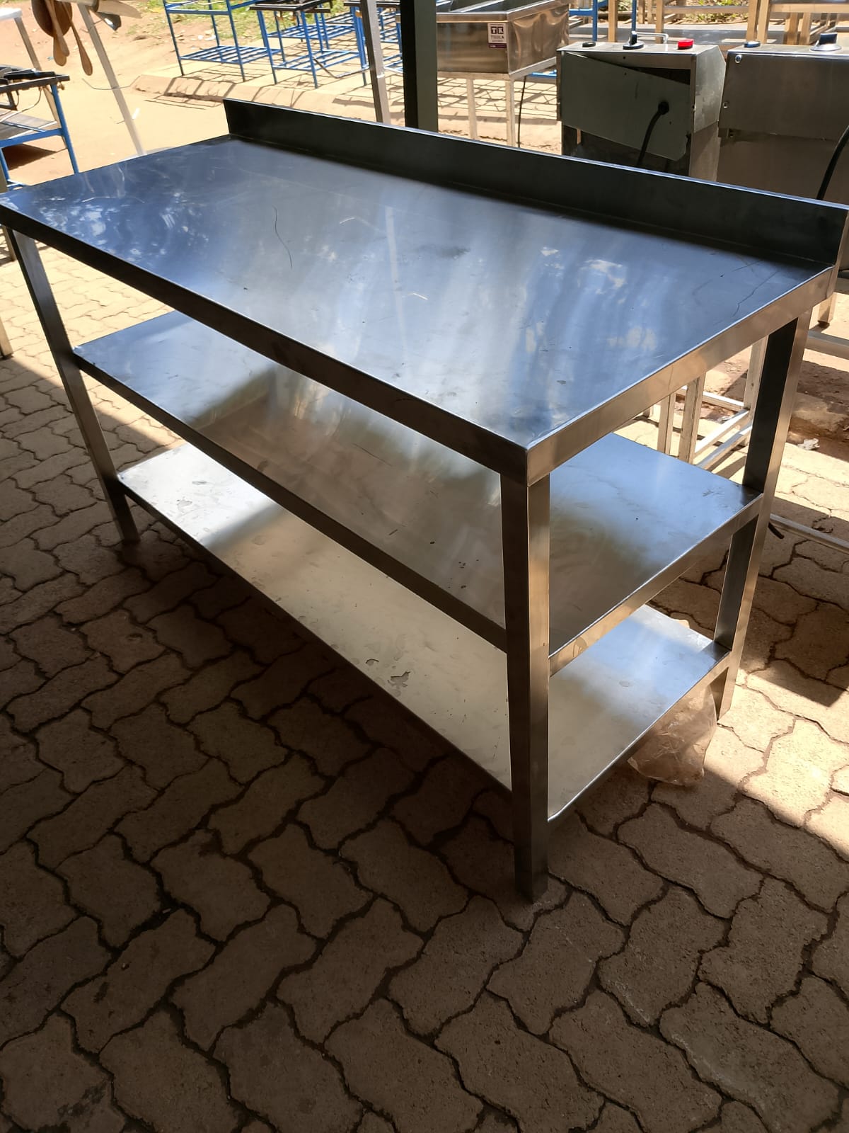 working-table-with-two-undershelf