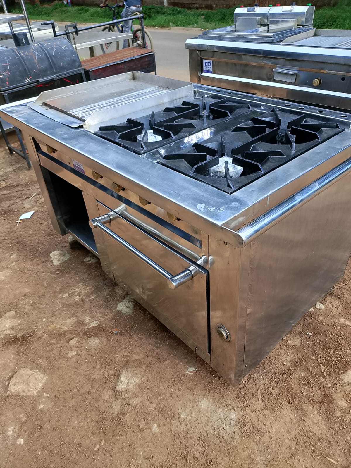 combined-cooker-with-four-burner-griddle-and-gas-oven